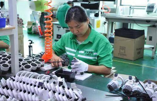 在工廠工作30天,每天加班3小時,離職后能要求老板賠償嗎